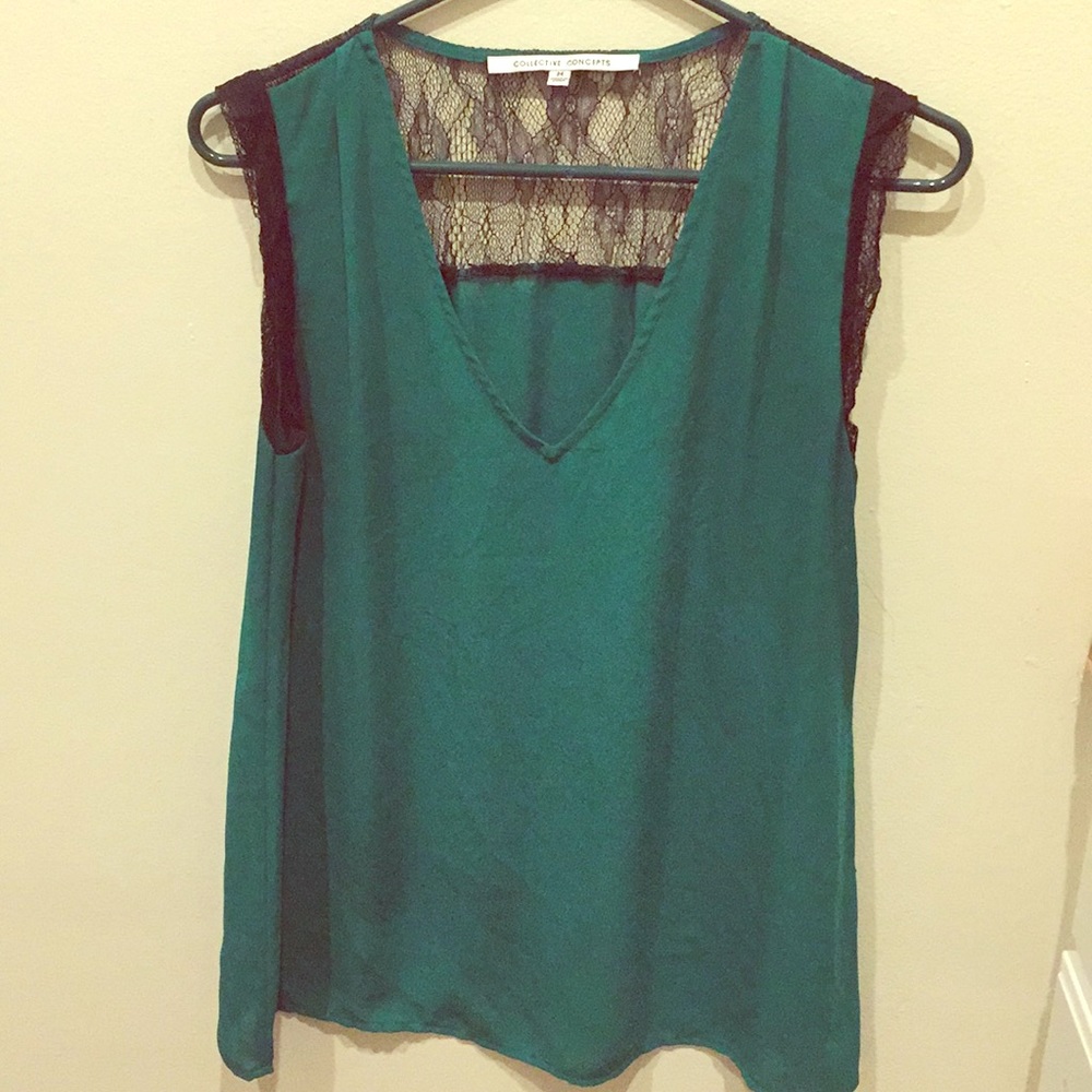 Kelly green top with black lace